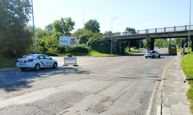 Щит 6x3, вул. Б. Хмельницького, вїзд в м. Львів з напрямку м. Київ (траса Е-40), постійні тягучки, біля АЗК WOG Щит 6x3, вул. Б. Хмельницького, вїзд в м. Львів з напрямку м. Київ (траса Е-40), постійні тягучки, біля АЗК WOG