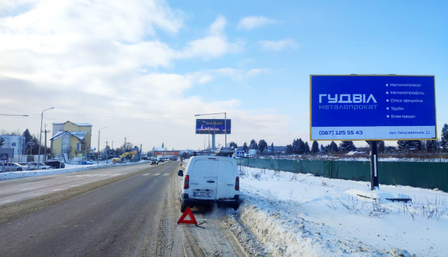 Щит 6x3, вїзд в м. Львів з напрямку м. Київ (траса Е-40) + жовта вітрозахисна люмінесцентна рамка, далі АЗК Львів Петроль, Сокар Щит 6x3, вїзд в м. Львів з напрямку м. Київ (траса Е-40) + жовта вітрозахисна люмінесцентна рамка, далі АЗК Львів Петроль, Сокар