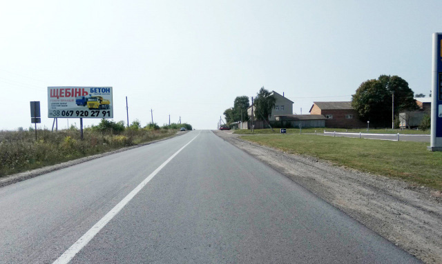 Щит 6x3,  м. Радехів, виїзд з міста в напрямку м. Львів, м. Камянка - Бузька, траса Львів - Луцьк (Н-17) + АЗК + жовта вітрозахисна люмінесцентна рамка + висока конструкція, поряд АЗК Укрнафта