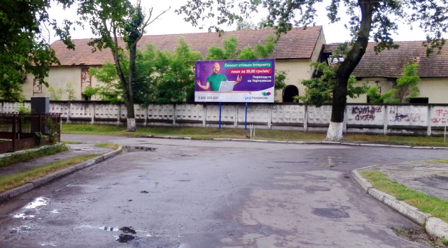 Щит 6x3,  м. Жовква, вул. УПА, 14 (стадіон, ощадбанк, відділення лікарні, пенсійний фонд)