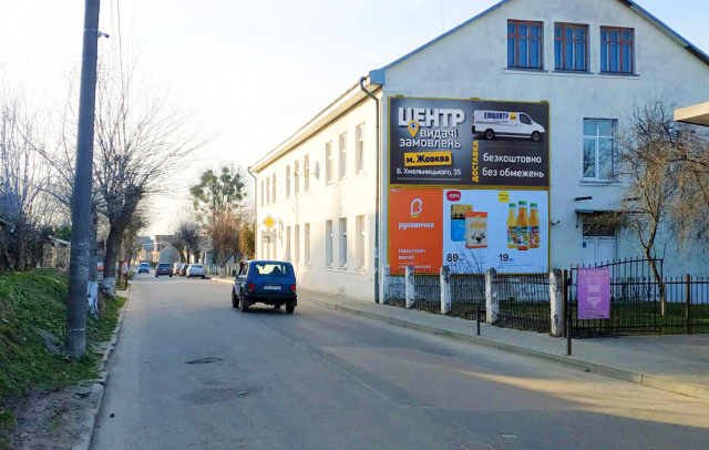 Щит 6x3,  м. Жовква, вул. Коновальця 6A, ВЕРХНІЙ, центральна автобусна станція, продуктовий базар, промисловий базар + великий піший транзит