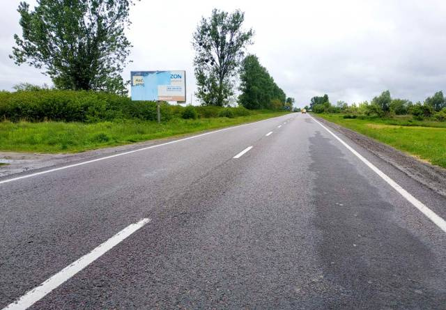 Щит 6x3,  виїзд з м. Жовква в напрямку м. Рава - Руська, траса Львів- Рава-Руська (М-09), на кордон з Польщею + АЗС БРСМ
