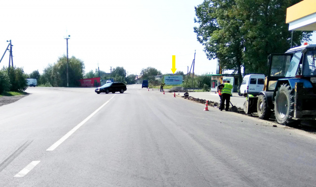 Щит 6x3, м. Жовква, вул. Б.Хмельницького, вїзд у місто з напрямку м.Червоноград, м.Сокаль, м.Рава - Руська + АЗК LPG + жовта вітрозахисна люмінесцентна рамка Щит 6x3, м. Жовква, вул. Б.Хмельницького, вїзд у місто з напрямку м.Червоноград, м.Сокаль, м.Рава - Руська + АЗК LPG + жовта вітрозахисна люмінесцентна рамка