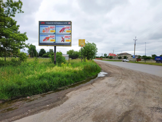 Щит 4x3,  м. Радехів, перехрестя вул. Транзитної і Витківської, поворот в центр міста, поряд АТБ, АЗК, траса Львів - Луцьк (Н-17), на м. Горохів, Червоноград + жовта вітрозахисна люмінесцентна рамка + висока конструкція