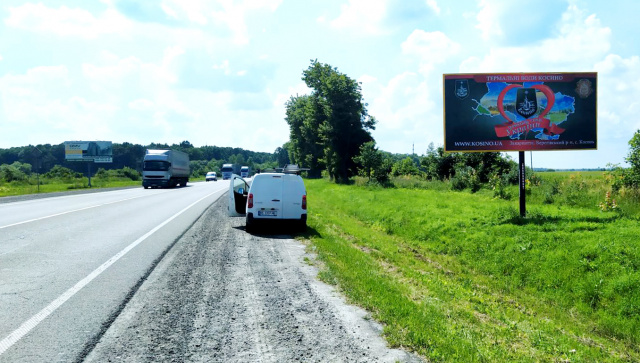 Щит 6x3,  м. Буськ, виїзд з міста в сторону м. Львів + весь транспорт з м. Броди, м. Київ на м.Львів, траса Львів - Київ (Е-40), + жовта вітрозахисна люмінесцентна рамка 