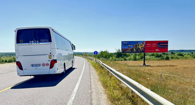 Щит 6x3,  Кордон, на респ. Польща, 5500 м. до прикордонного посту, поряд АЗК Амік, траса Львів - Краківець (М-10) 