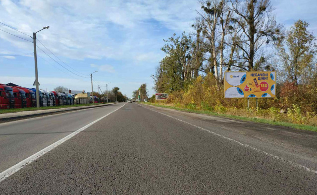 Щит 6x3,  с. Сопошин, вїзд в м. Жовква, траса Львів- Рава-Руська (М-09), на кордон з Польщею (м.Рава- Руська), на м. Червоноград, на АЗК WOG, на АТБ