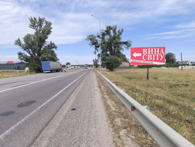 Щит 6x3,  м. Броди, вїзд в місто з сторони м. Львів, на м. Київ, траса Львів - Київ (Е-40) + АТБ + АЗК ОККО + жовта вітрозахисна люмінесцентна рамка
