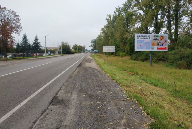 Щит 6x3,  с. Сопошин, вїзд в м. Жовква, траса Львів- Рава-Руська (М-09), на кордон з Польщею (м.Рава- Руська), на м. Червоноград, поряд АЗК WOG, на АТБ, пішохідний перехід світлофор, зупинка гром. транспорту