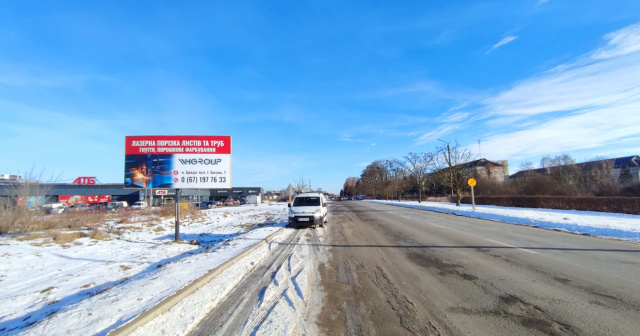 Щит 6x3,  вїзд в м. Буськ, вул. Львівська, на центр міста, поряд районна лікарня, АТБ + жовта вітрозахисна люмінесцентна рамка 