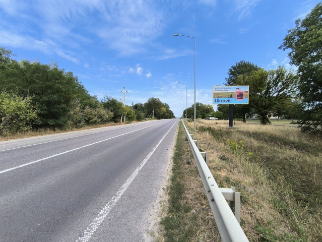 Щит 6x3,  с. Ясенів, вул. Львівська, адміністрація громади, центр надання адмінпослуг, поліція, на м. Броди/ Київ, траса Львів - Київ (Е-40), висока конструкція, обмеження швидкості, в межах населеного пункту.