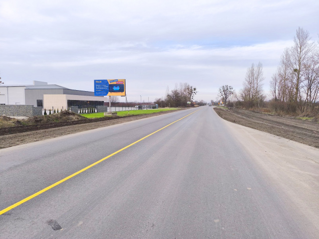 Щит 6x3,  виїзд з м. Жовква в напрямку м. Рава - Руська, траса Львів- Рава-Руська (М-09), на кордон з Польщею, висока конструкція, логістичний центр, паркінг TIR + АЗС БРСМ