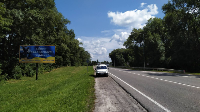 Щит 6x3,  с. Запитів, на м.Буськ, на м.Київ + зупинка громадського транспорту, трасса Е-40