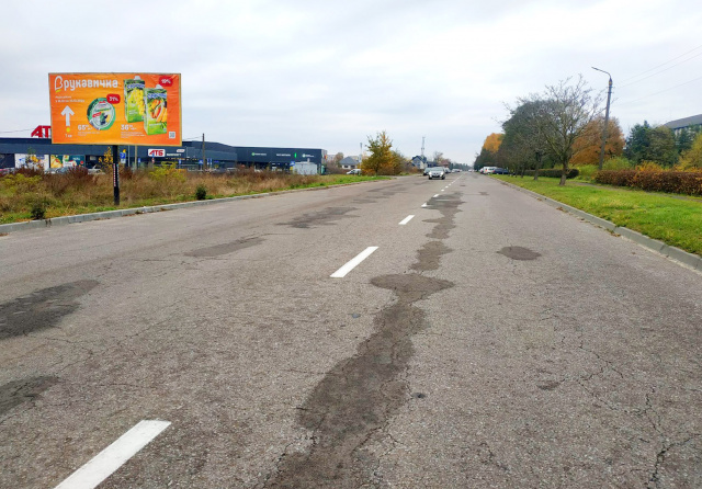 Щит 6x3, вїзд в м. Буськ, вул. Львівська, на центр міста, поряд районна лікарня, АТБ + жовта вітрозахисна люмінесцентна рамка Щит 6x3, вїзд в м. Буськ, вул. Львівська, на центр міста, поряд районна лікарня, АТБ + жовта вітрозахисна люмінесцентна рамка