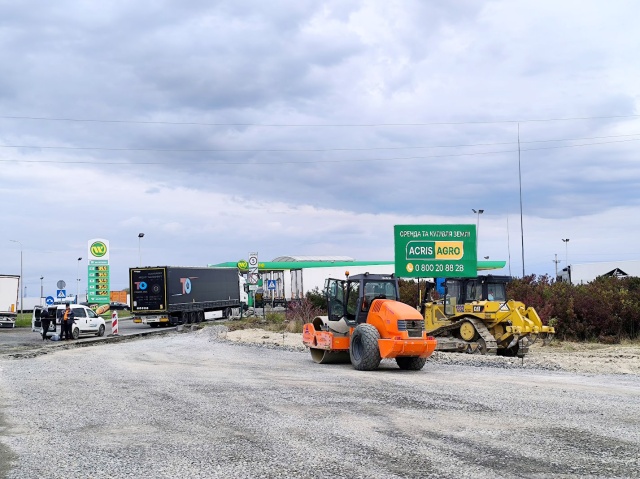 Щит 6x3,  Кордон, на кордон з респ. Польща, автодорога Львів - Рава - Руська (М-09) + АЗК WOG
