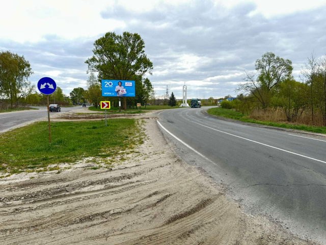 Щит 6x3,  м. Яворів, на м. Новояворіськ, м. Львів, кордон Краківець - Корчова, обмеження швидкості, висока конструкція, на АЗК Львів Петроль, АЗК Барс, траса Львів - Краковець (М-10)