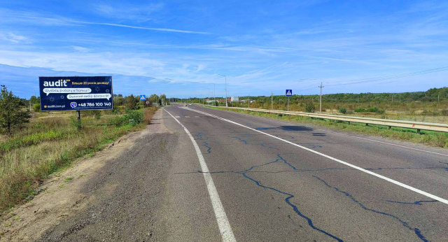 Щит 6x3, Кордон, на респ. Польща, 1500 м. до прикордонного пункту, на АЗК WOG, траса Львів - Краковець (М-10), черга вантажівок не закриває огляд борда !!! Щит 6x3, Кордон, на респ. Польща, 1500 м. до прикордонного пункту, на АЗК WOG, траса Львів - Краковець (М-10), черга вантажівок не закриває огляд борда !!!