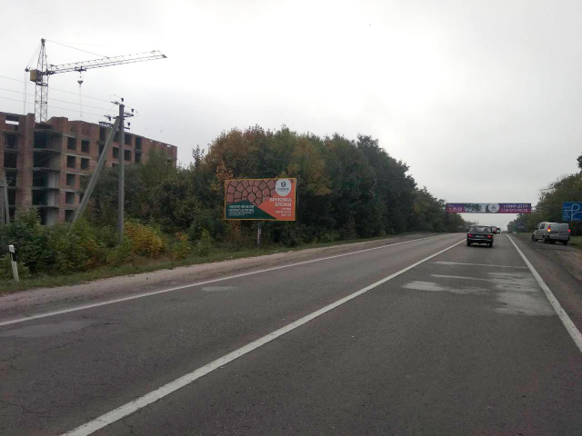 Щит 6x3,  вїзд в м. Львів з сторони кордону (м.Рава-Руська), траса Львів- Рава-Руська (М-09) + на АЗК WOG, на автомийку, жовта вітрозахисна люмінесцентна рамка
