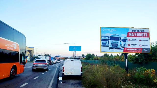 Щит 6x3, вїзд в м. Львів з напрямку м. Київ (траса Е-40) + жовта вітрозахисна люмінесцентна рамка, далі АЗК Львів Петроль, Сокар Щит 6x3, вїзд в м. Львів з напрямку м. Київ (траса Е-40) + жовта вітрозахисна люмінесцентна рамка, далі АЗК Львів Петроль, Сокар