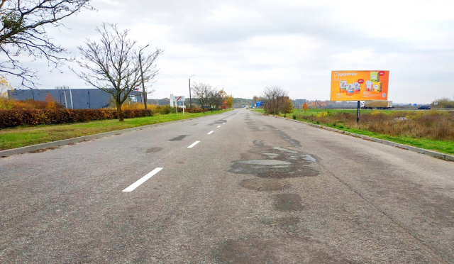 Щит 6x3, виїзд з м. Буськ, вул. Львівська, на м. Львів, поряд районна лікарня, АТБ + жовта вітрозахисна люмінесцентна рамка Щит 6x3, виїзд з м. Буськ, вул. Львівська, на м. Львів, поряд районна лікарня, АТБ + жовта вітрозахисна люмінесцентна рамка