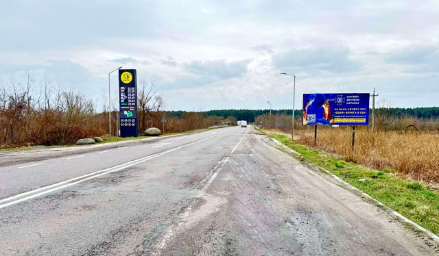 Щит 6x3, виїзд з м. Яворів, з корд. Краківець на м. Львів, обмеження швидкості, АЗК Львів Петроль, АЗК Барс, мийка Lux Wash, траса Львів - Краковець (М-10) Щит 6x3, виїзд з м. Яворів, з корд. Краківець на м. Львів, обмеження швидкості, АЗК Львів Петроль, АЗК Барс, мийка Lux Wash, траса Львів - Краковець (М-10)